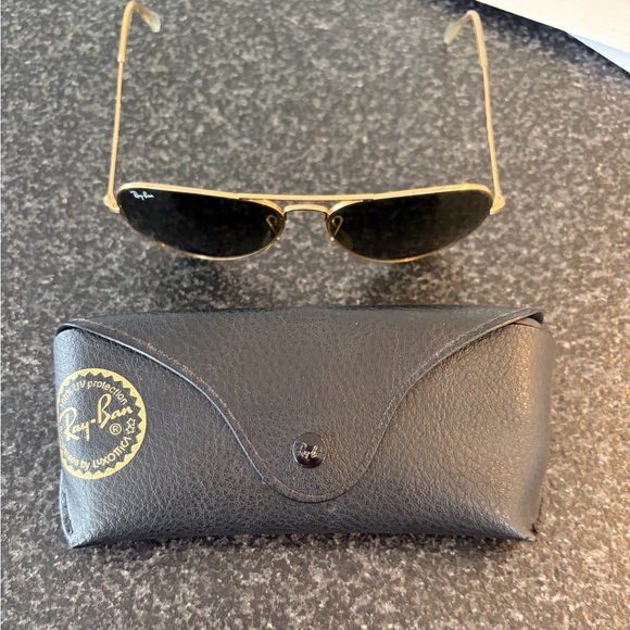 Ray-Ban RB3025 Classic Gold Aviators - Picture 6 of 7